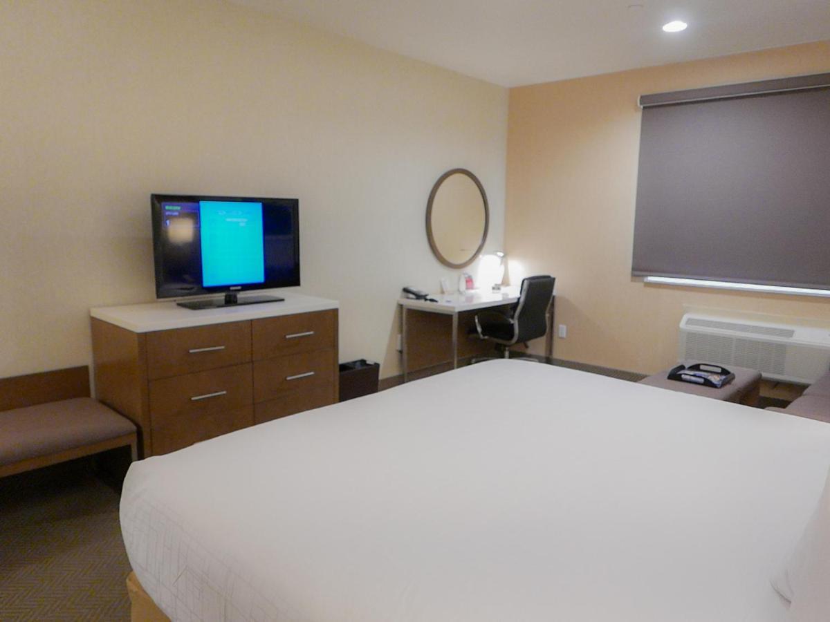 King Room Mobility Access or Non-Smoking