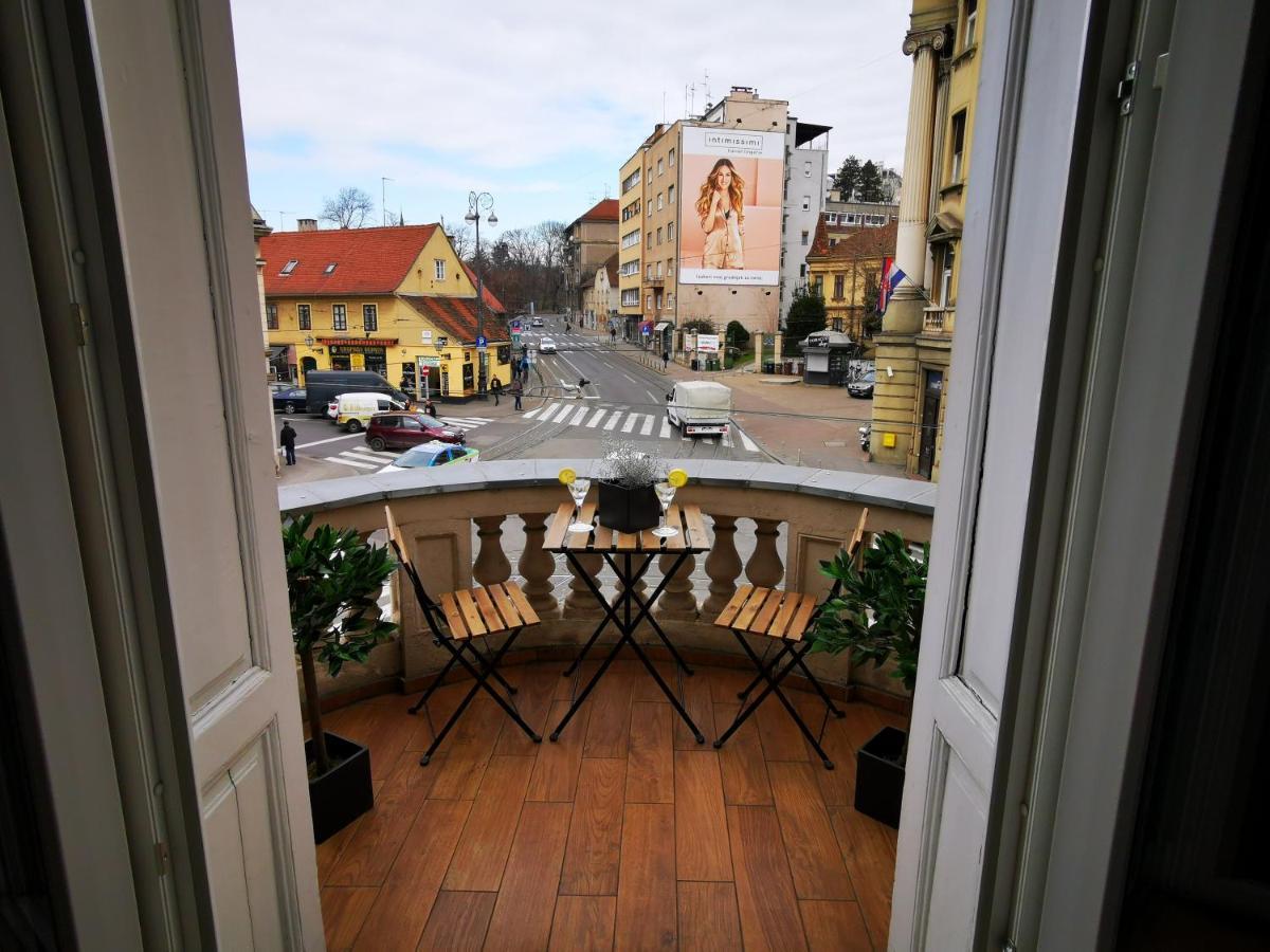 Deluxe Double Room with Balcony with City View,996163618:JPEG