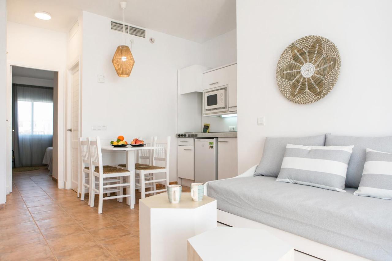 Quarto Quádruplo com Vista Parcial Mar (2 Adultos + 2 Crianças)