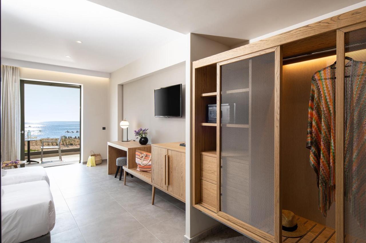 Superior Double or Twin Room Sea Front (2 Adults + 1 Child)