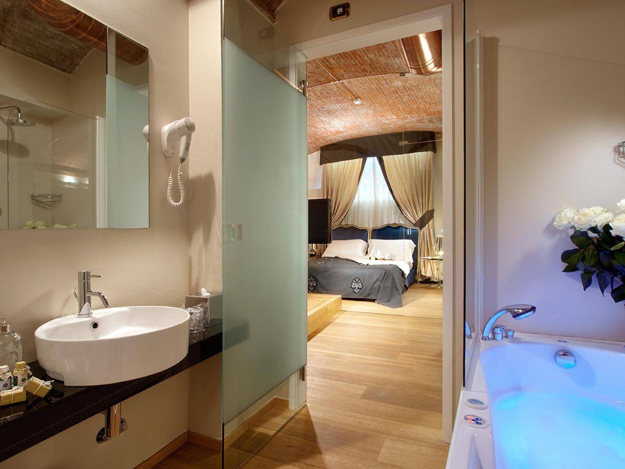 Suite with Spa Bath