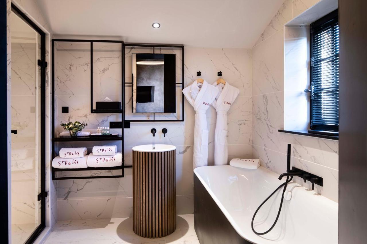 Junior Suite with steam shower and balneotherapy bathtub