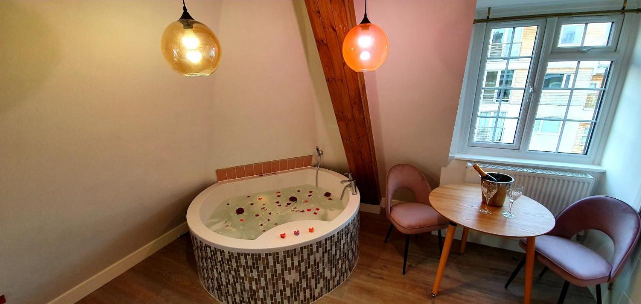 Deluxe Suite Spa Bath,1593802715:JPEG