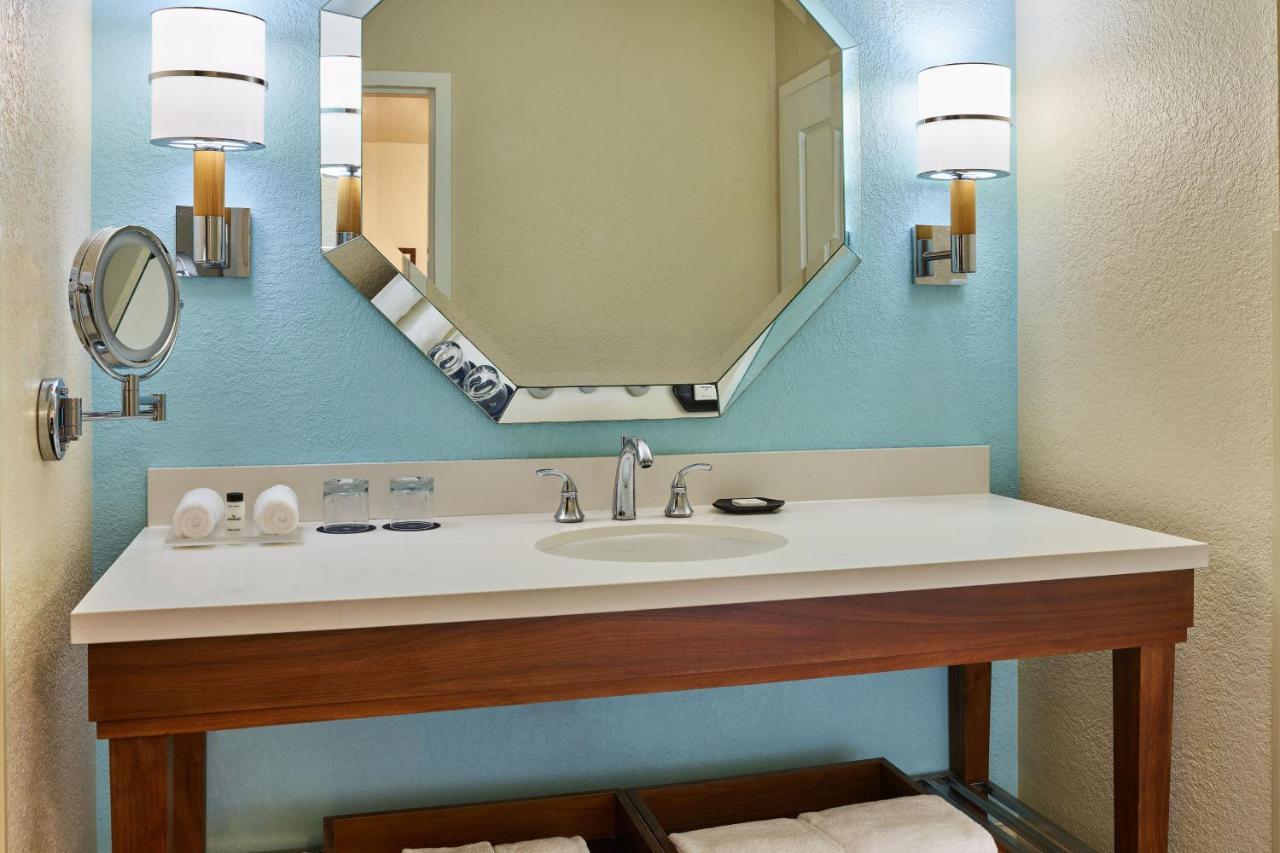 One-Bedroom King Suite with Sofa Bed and Pool View - Mobility Accessible with Roll-In Shower