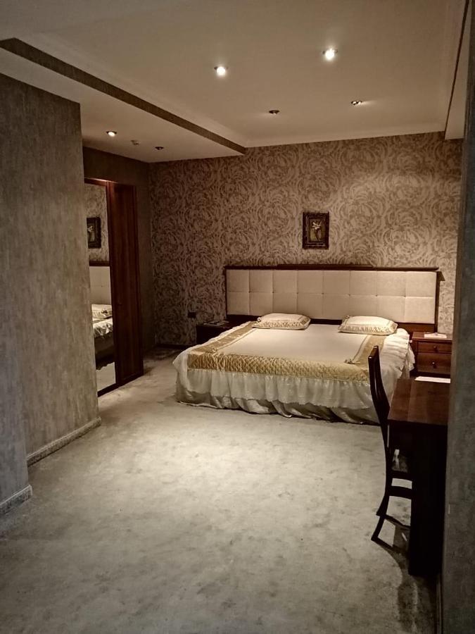 Suite,744258481:JPEG
