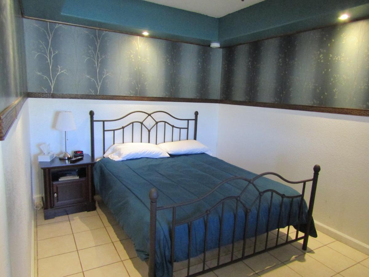 One Queen Bed