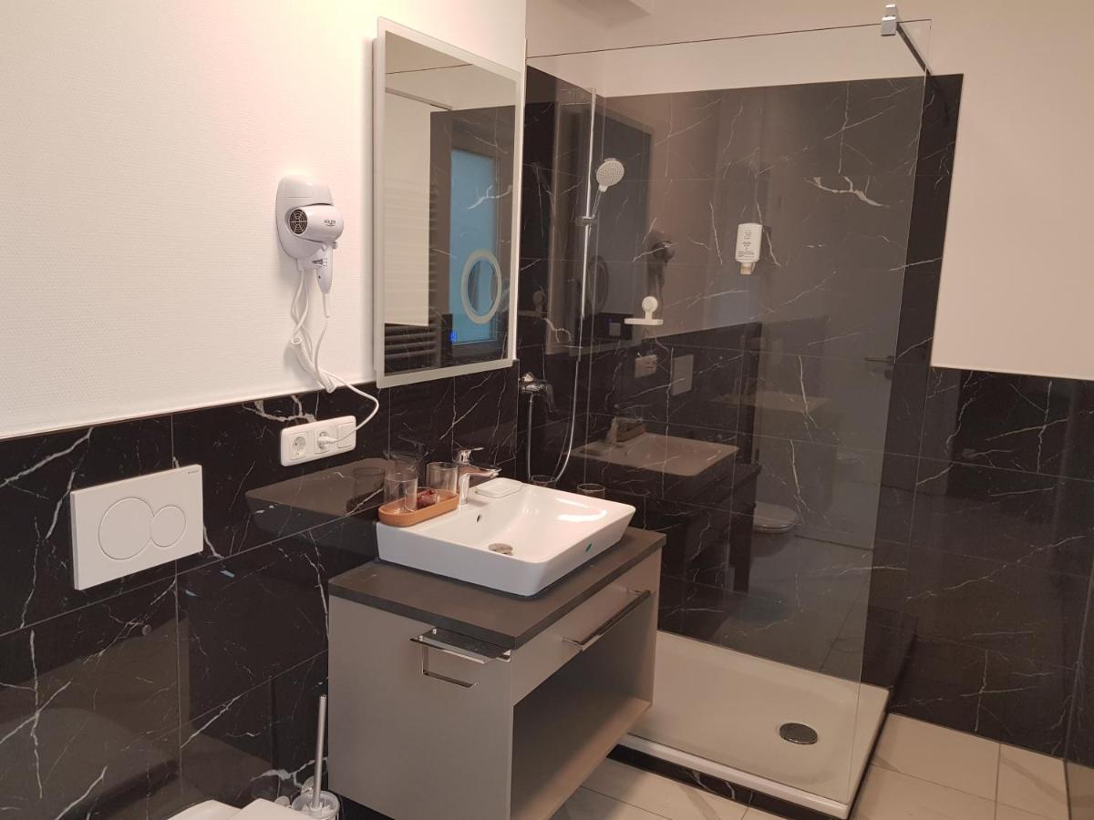 Zweibettzimmer mit eigenem Bad
