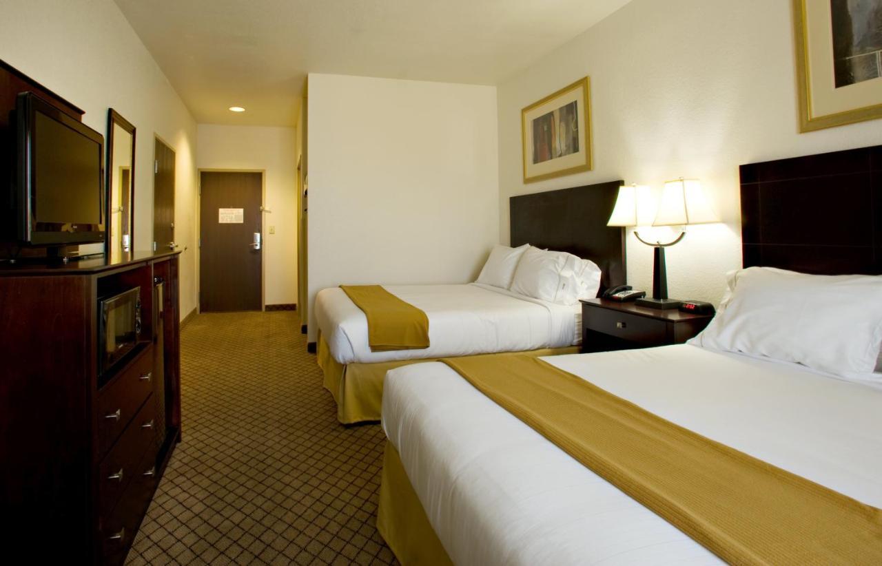 Standard Room with Two Queen Beds
