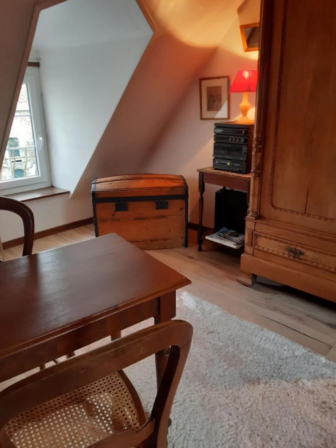 Chambre Double avec Douche (2 Adultes + 1 Enfant)