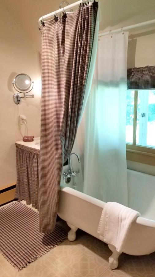 Queen Room with Garden View