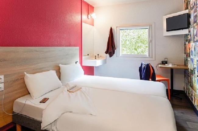 Chambre Lits Jumeaux Side-Car avec Salle de Bains Commune