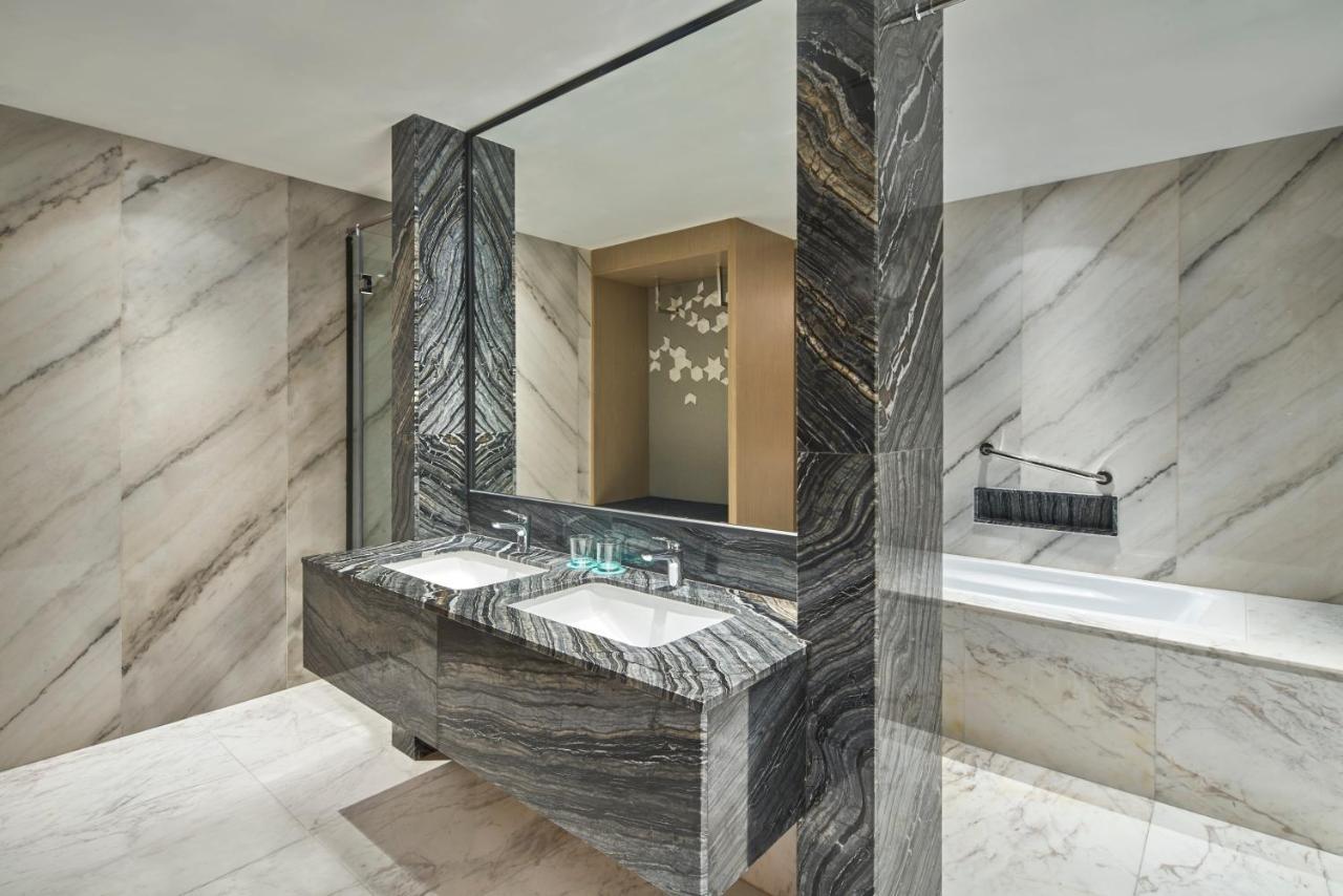 Presidential Suite Sea View High Floor or Club Lounge Access,977156869:JPEG