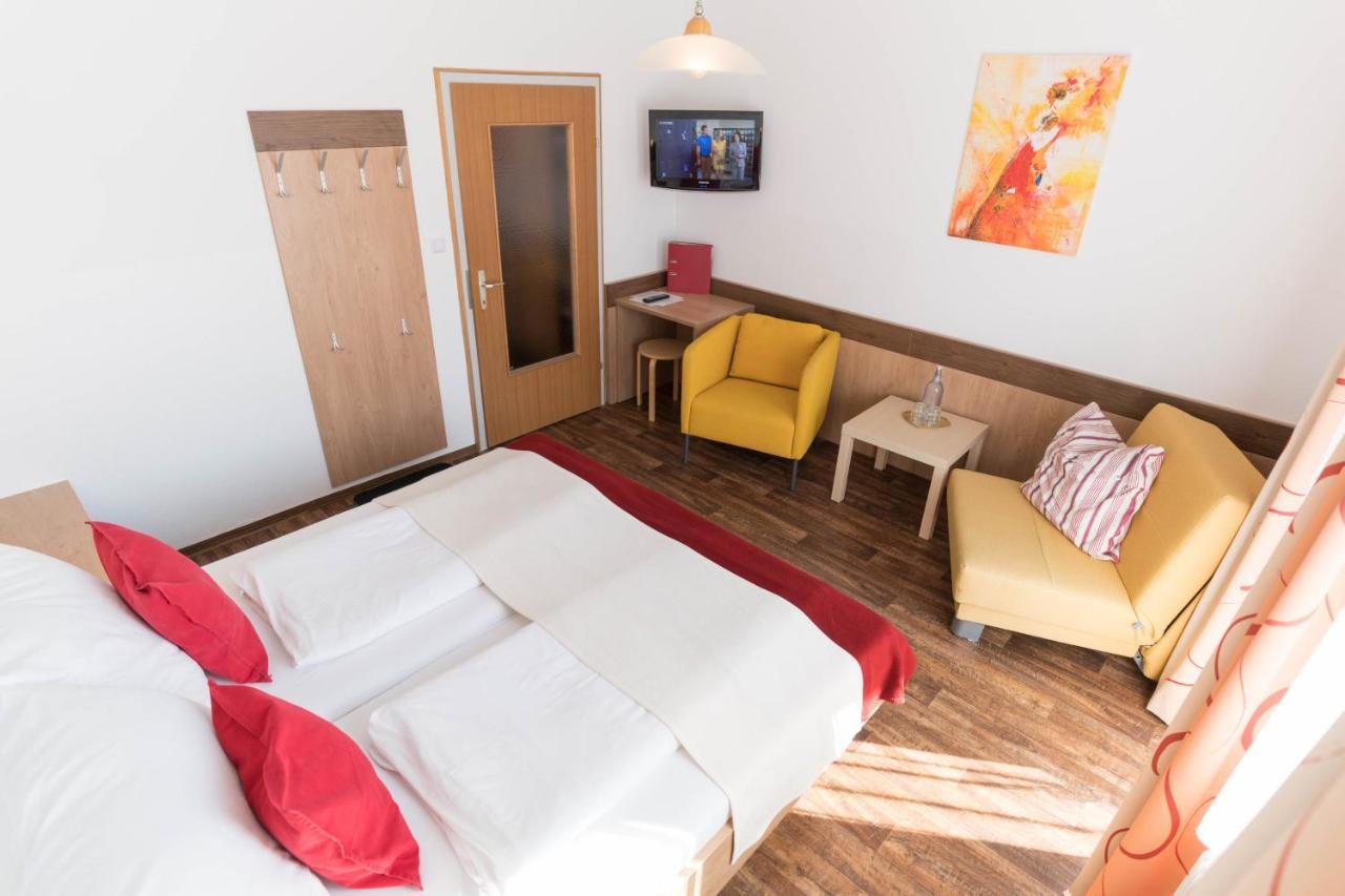 Doppelzimmer mit Balkon (2 Erwachsene + 1 Kind)