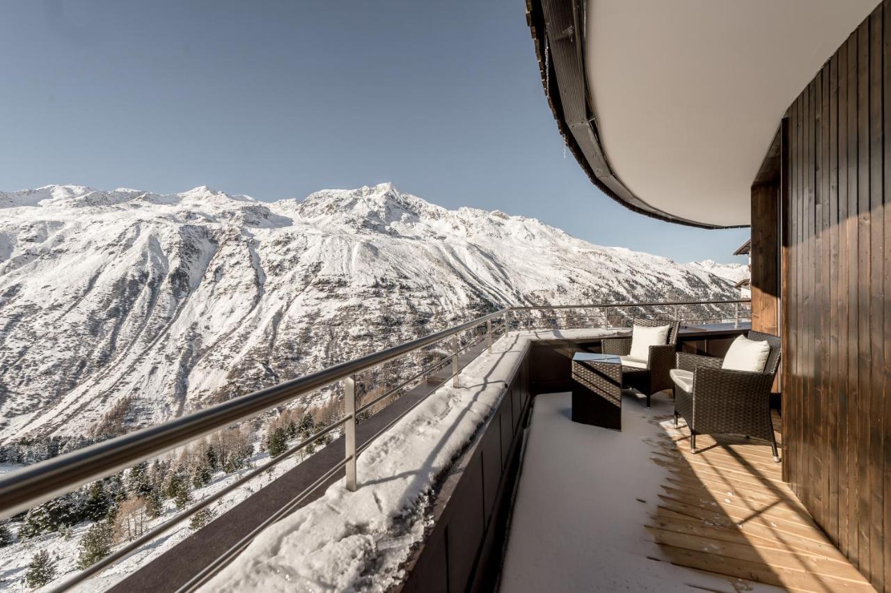 Suite with Mountain View
