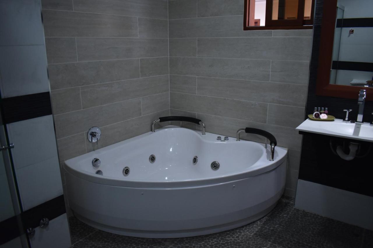Suite with Spa Bath