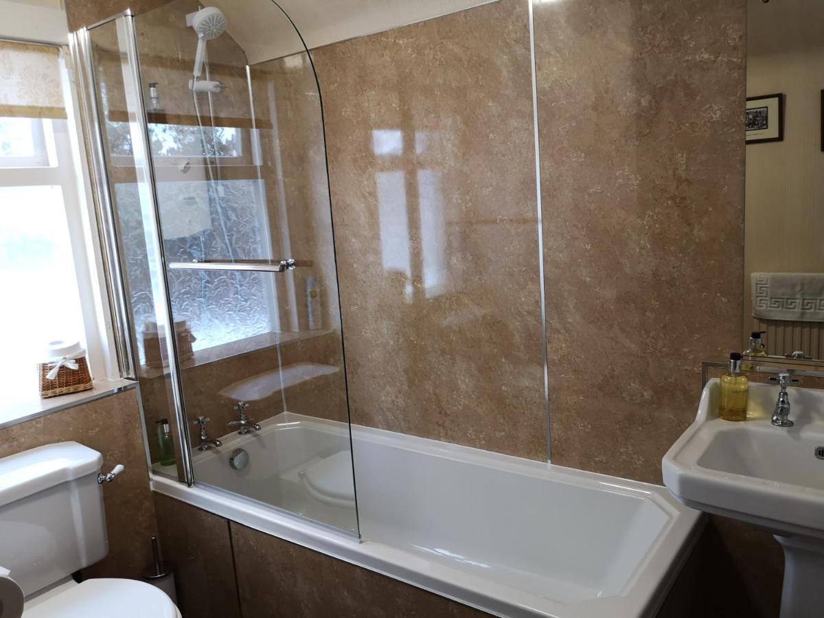 Twin Room with Private External Bathroom