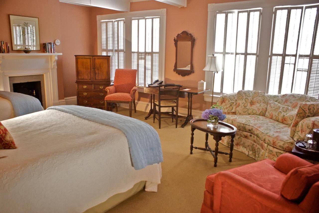 Deluxe Queen Room with Two Queen Beds