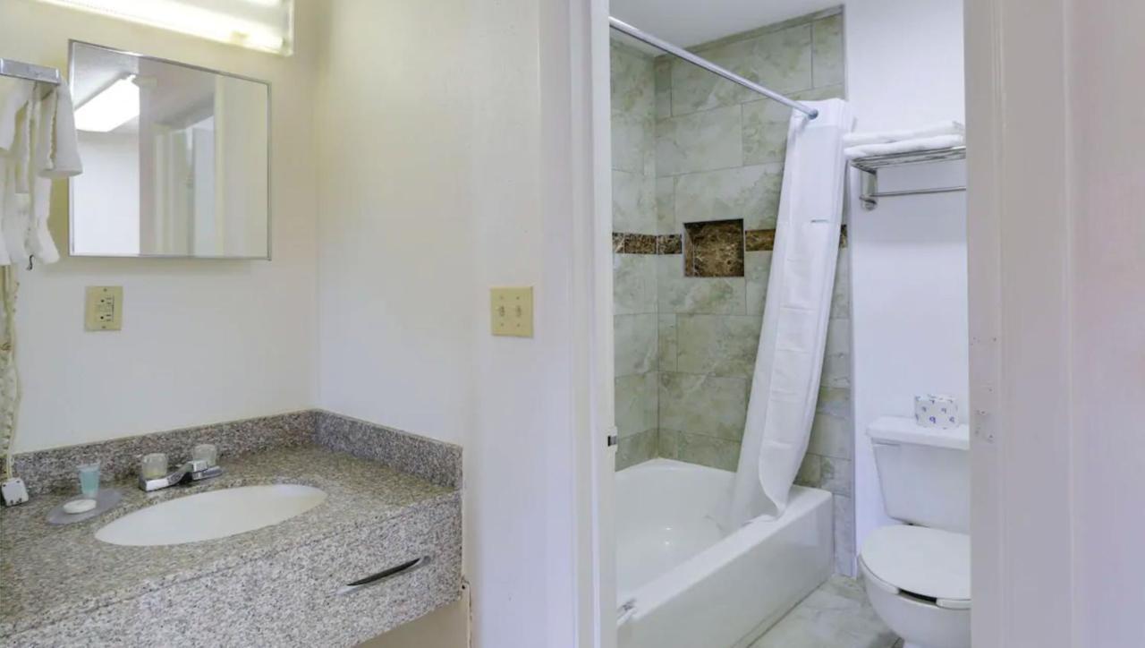 King Room with Kitchen - Non-smoking