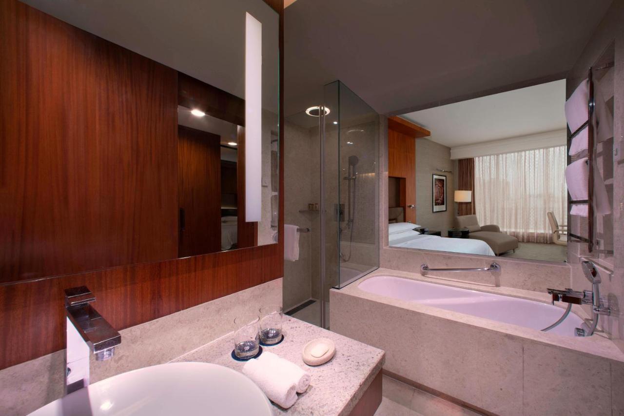 Guest Room, 1 King Bed