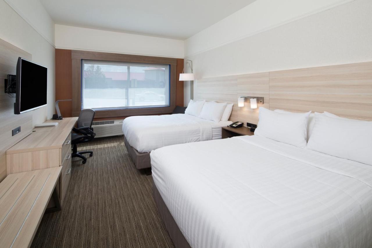 Standard Room with Two Queen Beds