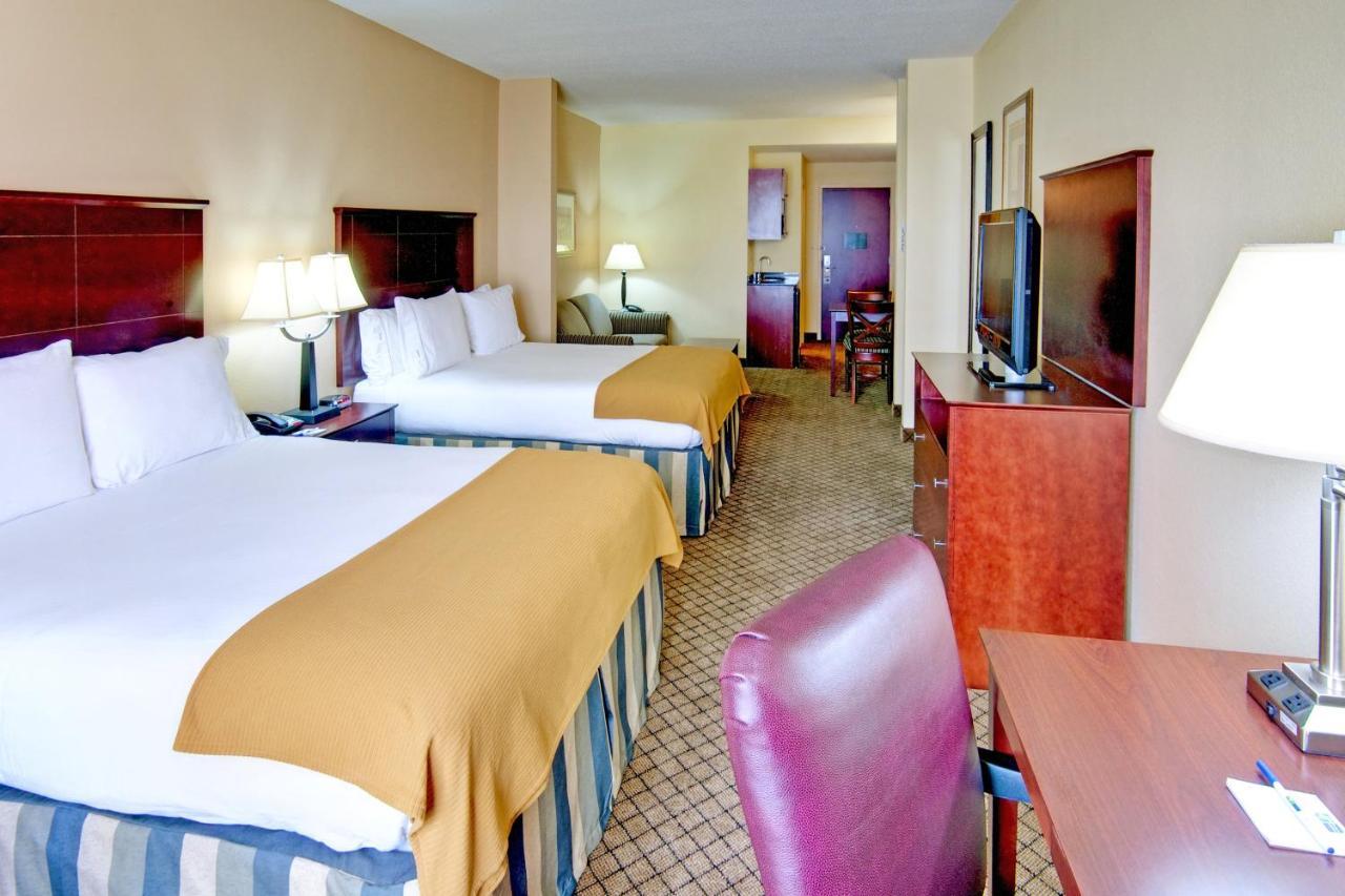 Standard Queen Room with Two Queen Beds