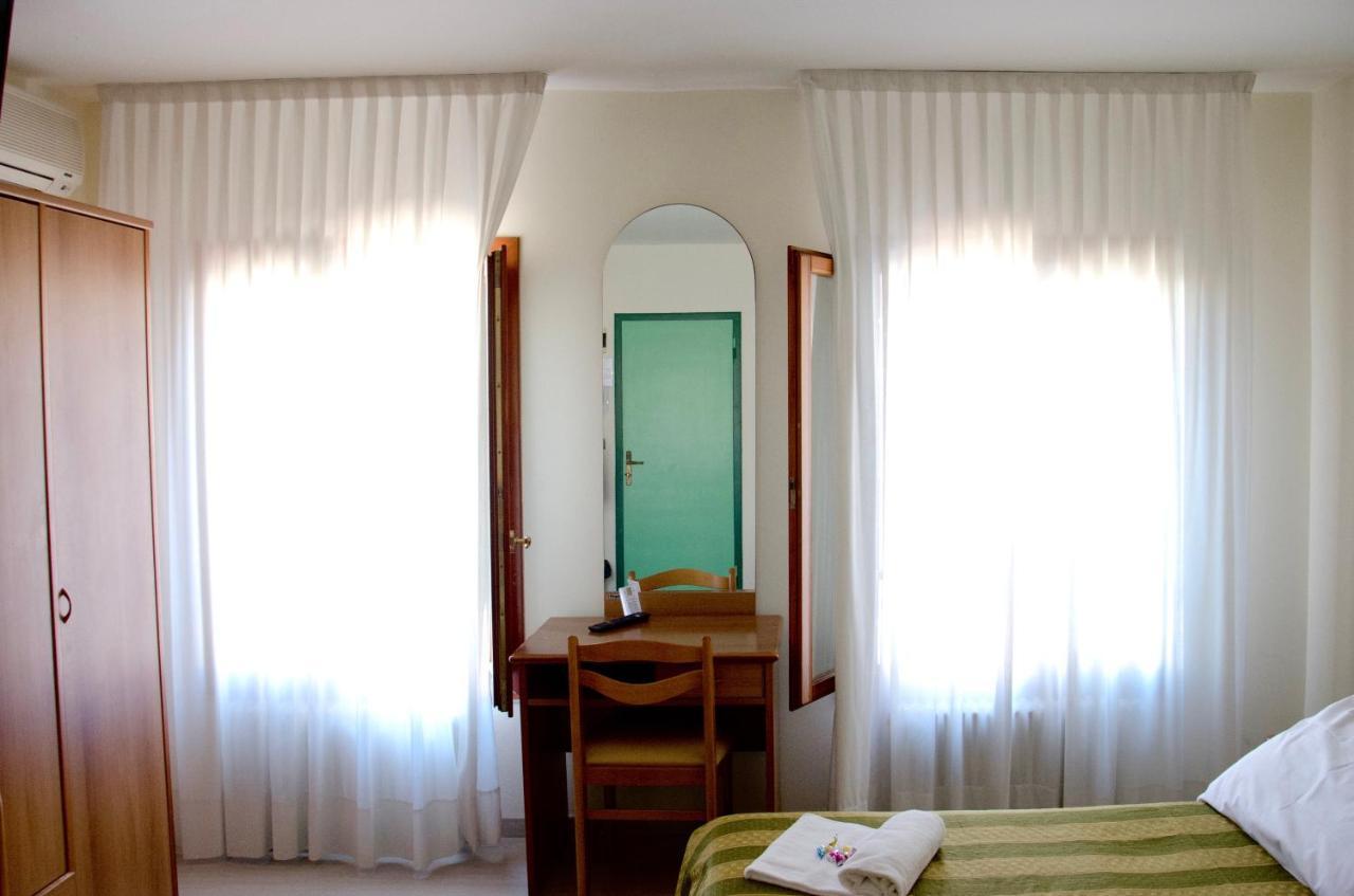 Triple Room,1209446011:JPEG