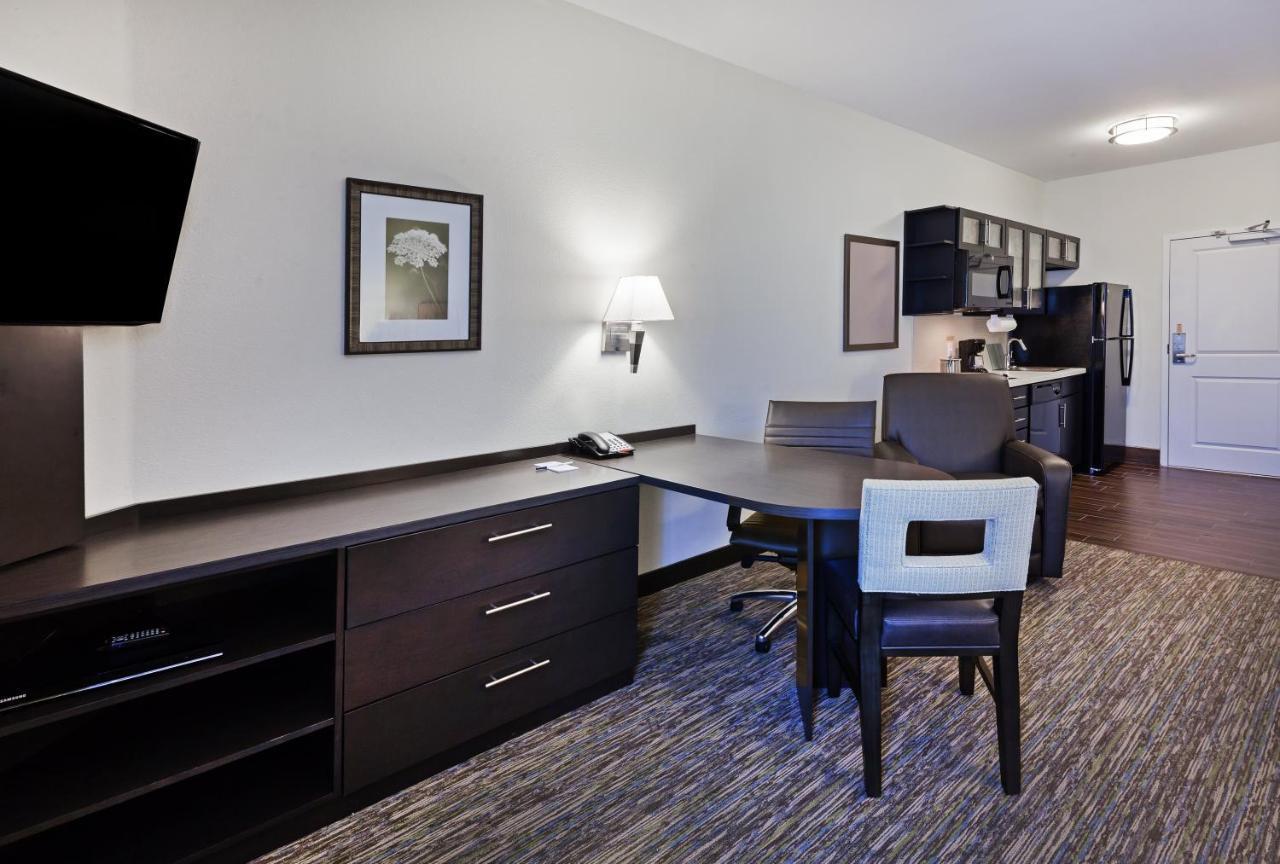 Studio Queen Suite with Two Queen Beds and Mobility Accessible Tub