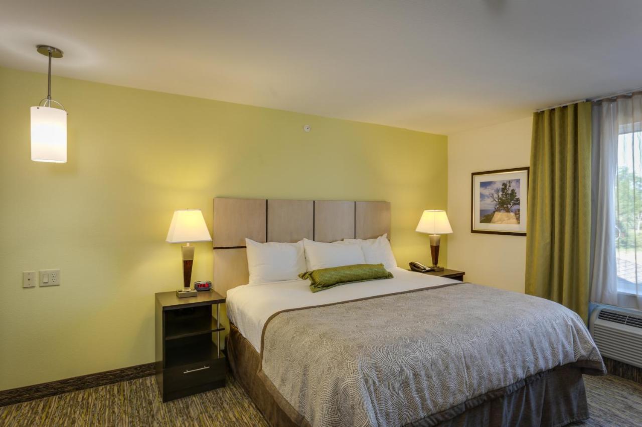 Queen Room with Hearing Mobility Accessible Roll In Shower