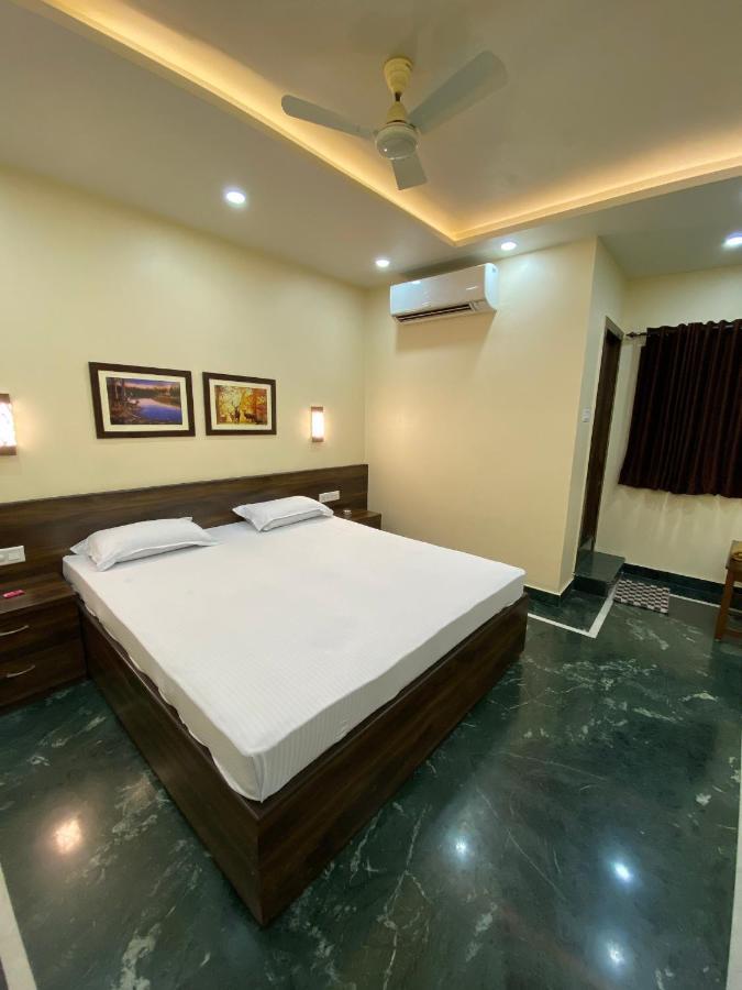 Deluxe Double Room (2 Adults + 1 Child)