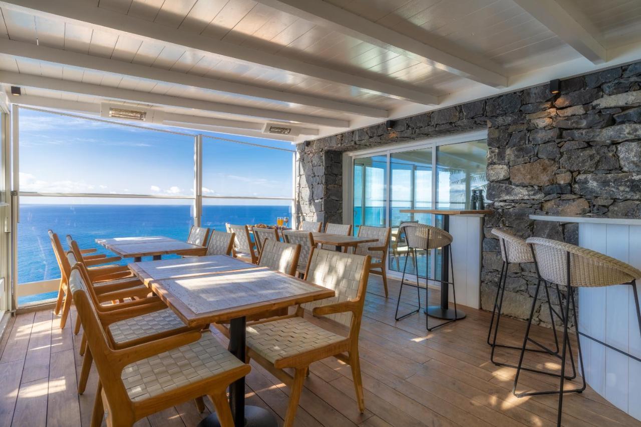 Double or Twin Room with Side Sea View