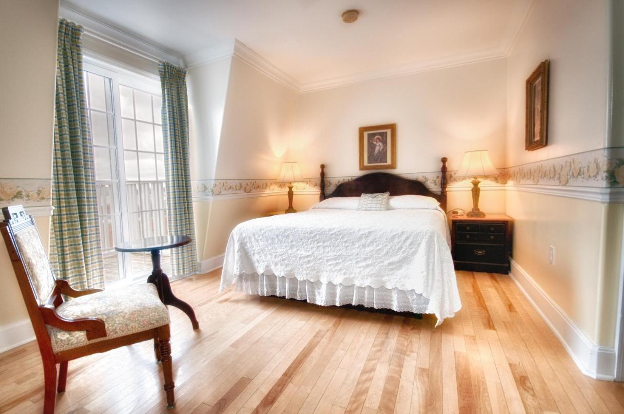Queen Room with Balcony