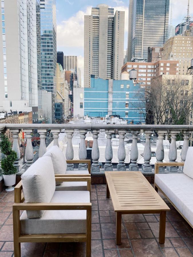 Suite Ático de 2 dormitorios y baño con terraza