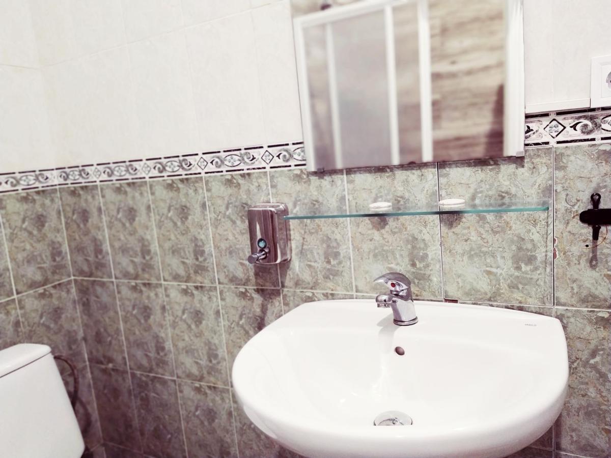 Single Room with Private External Bathroom