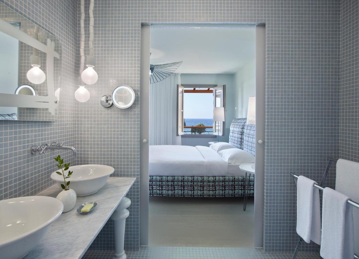 Deluxe Room with Sea View