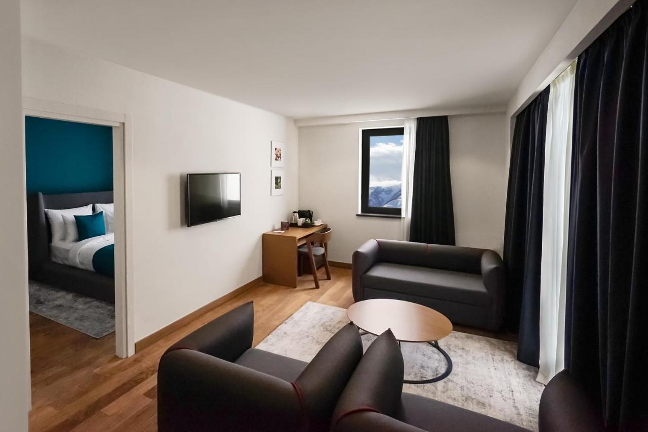 Suite with Mountain View