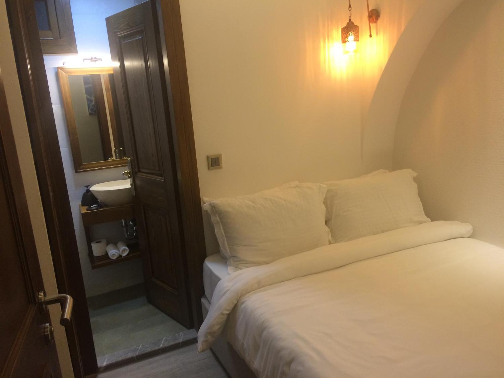 Budget Double Room,983793316:JPEG