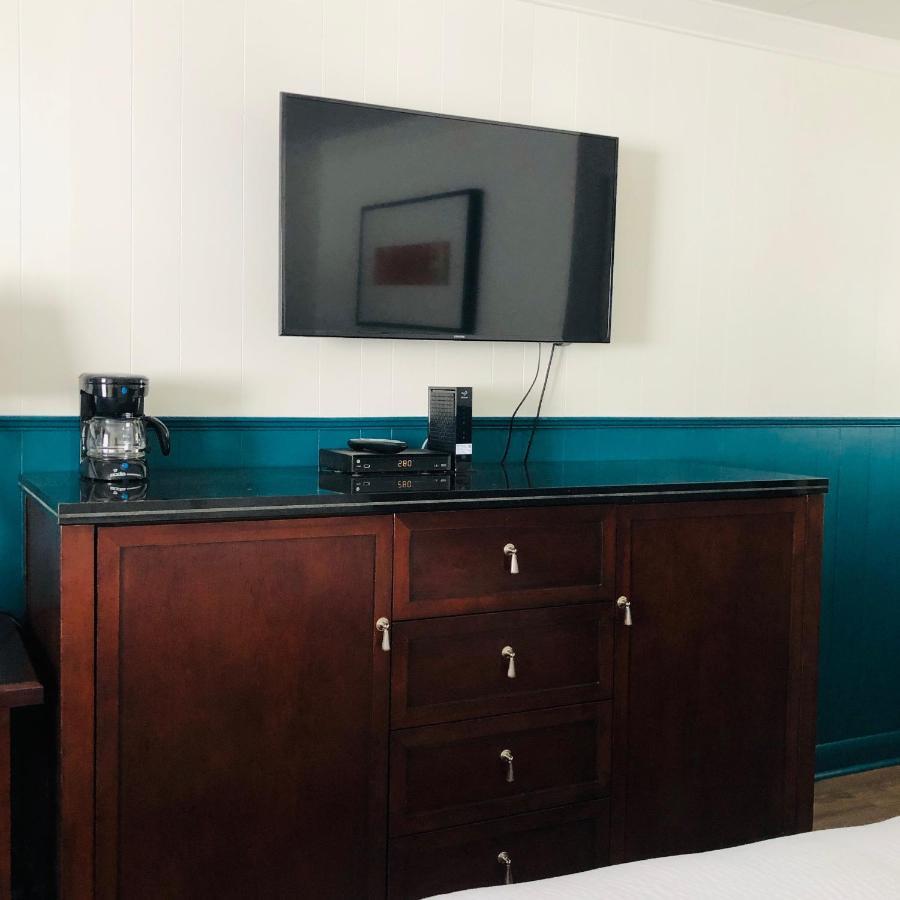 Queen Room with Two Queen Beds - Pet Friendly