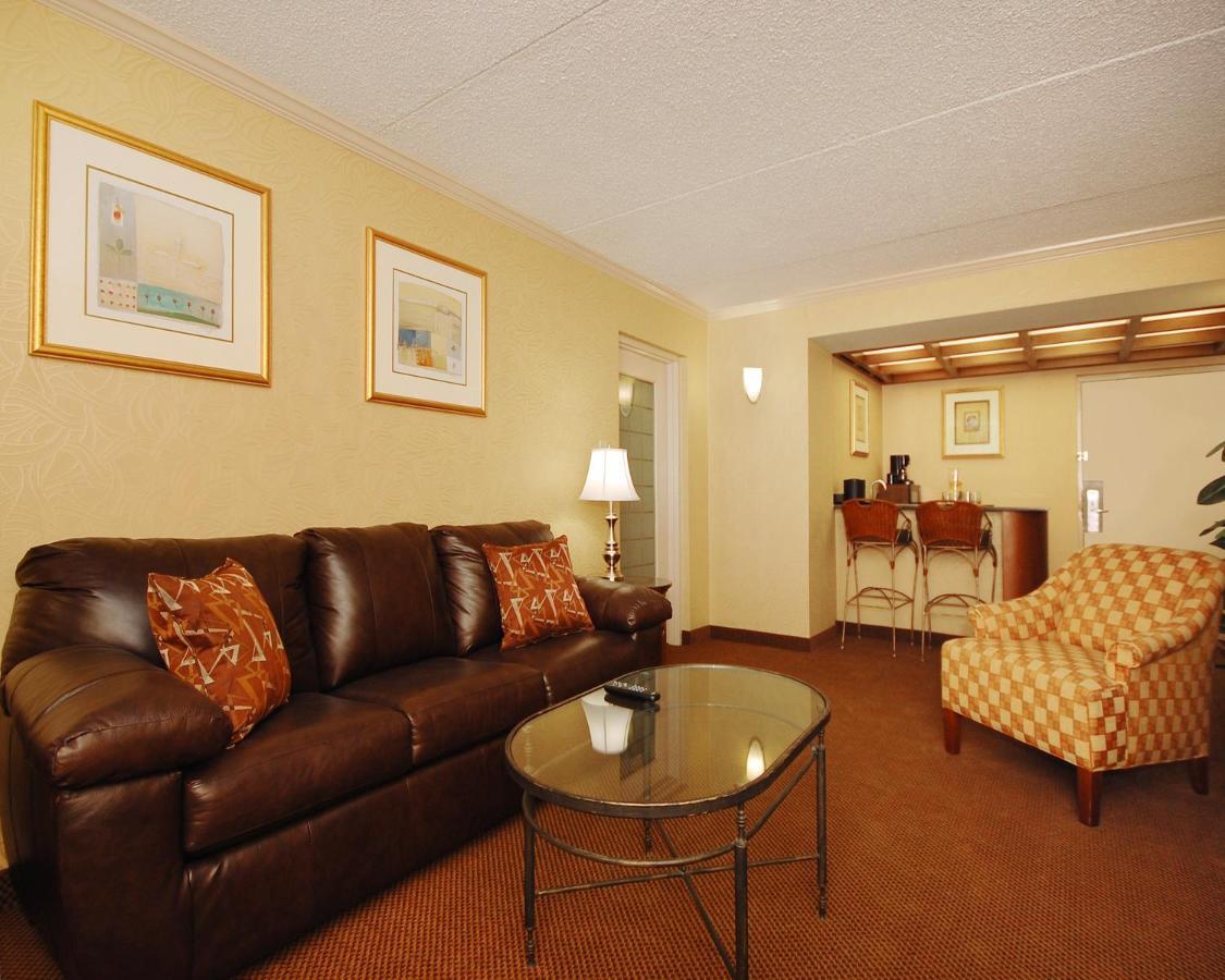 Deluxe Suite Spa Bath