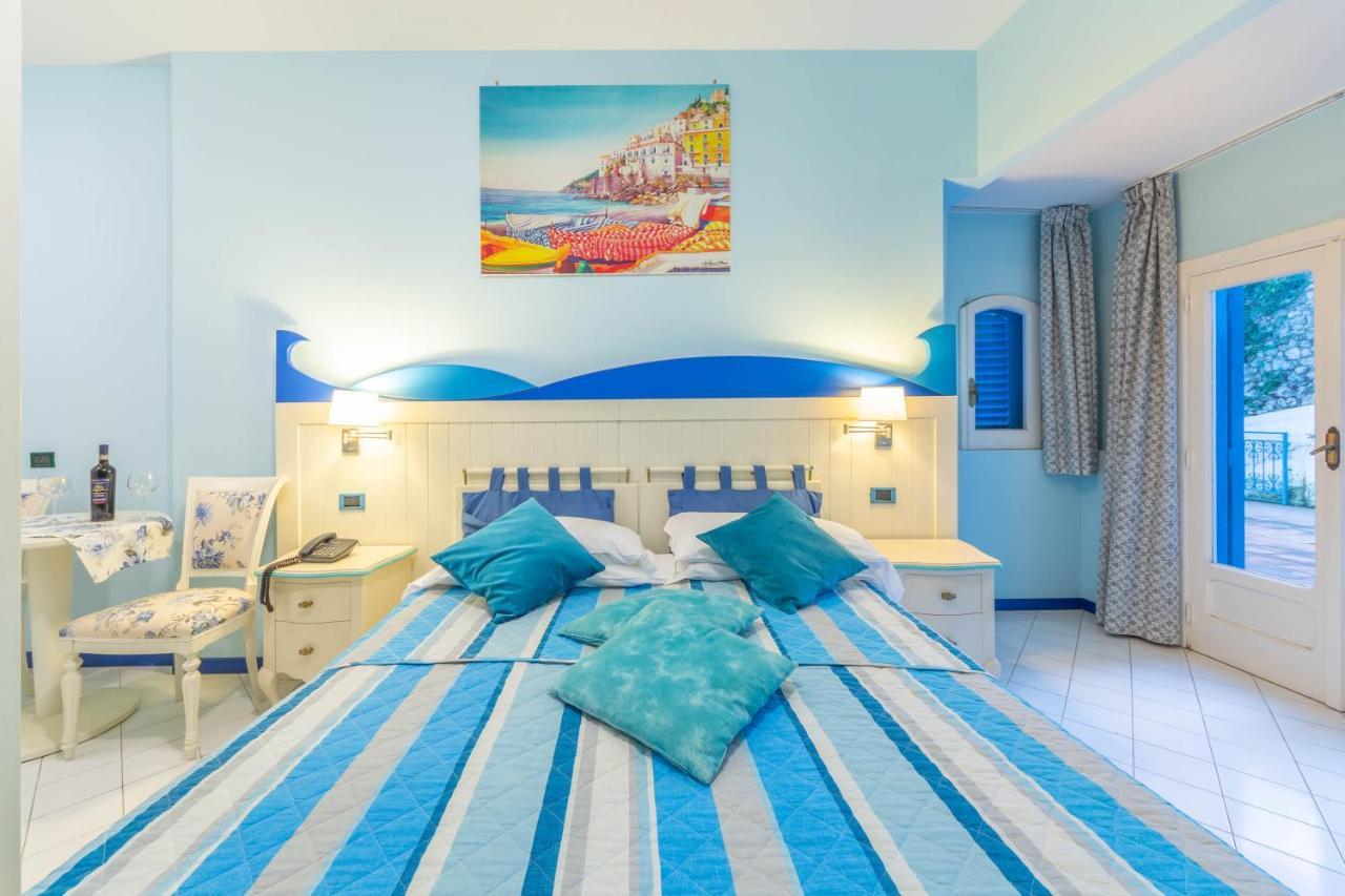 Chambre Double ou Lits Jumeaux - Vue Latérale sur Mer