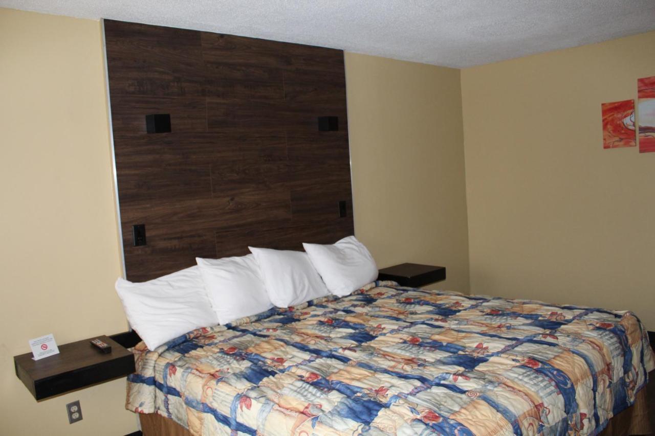 1 King Bed Jetted Tub