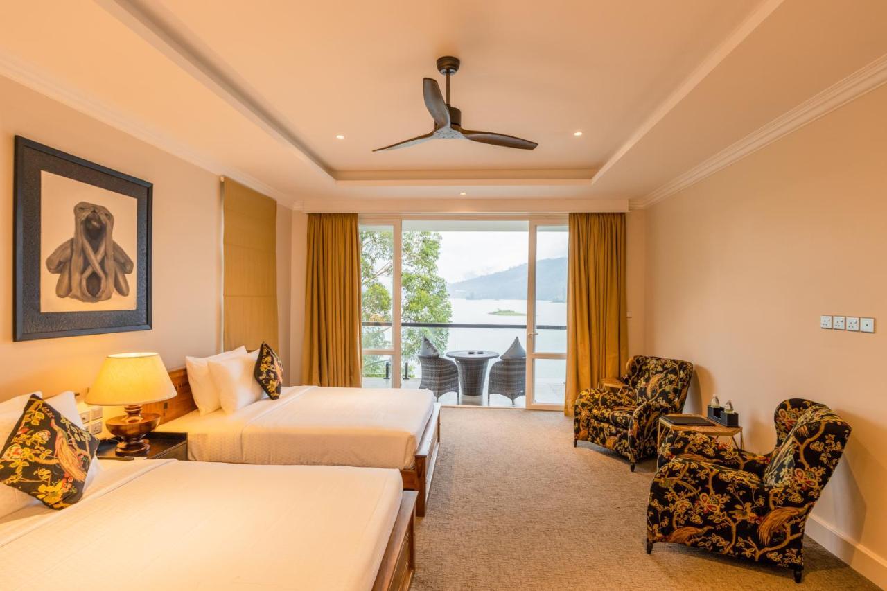 Deluxe Double or Twin Room Lake View balcony
