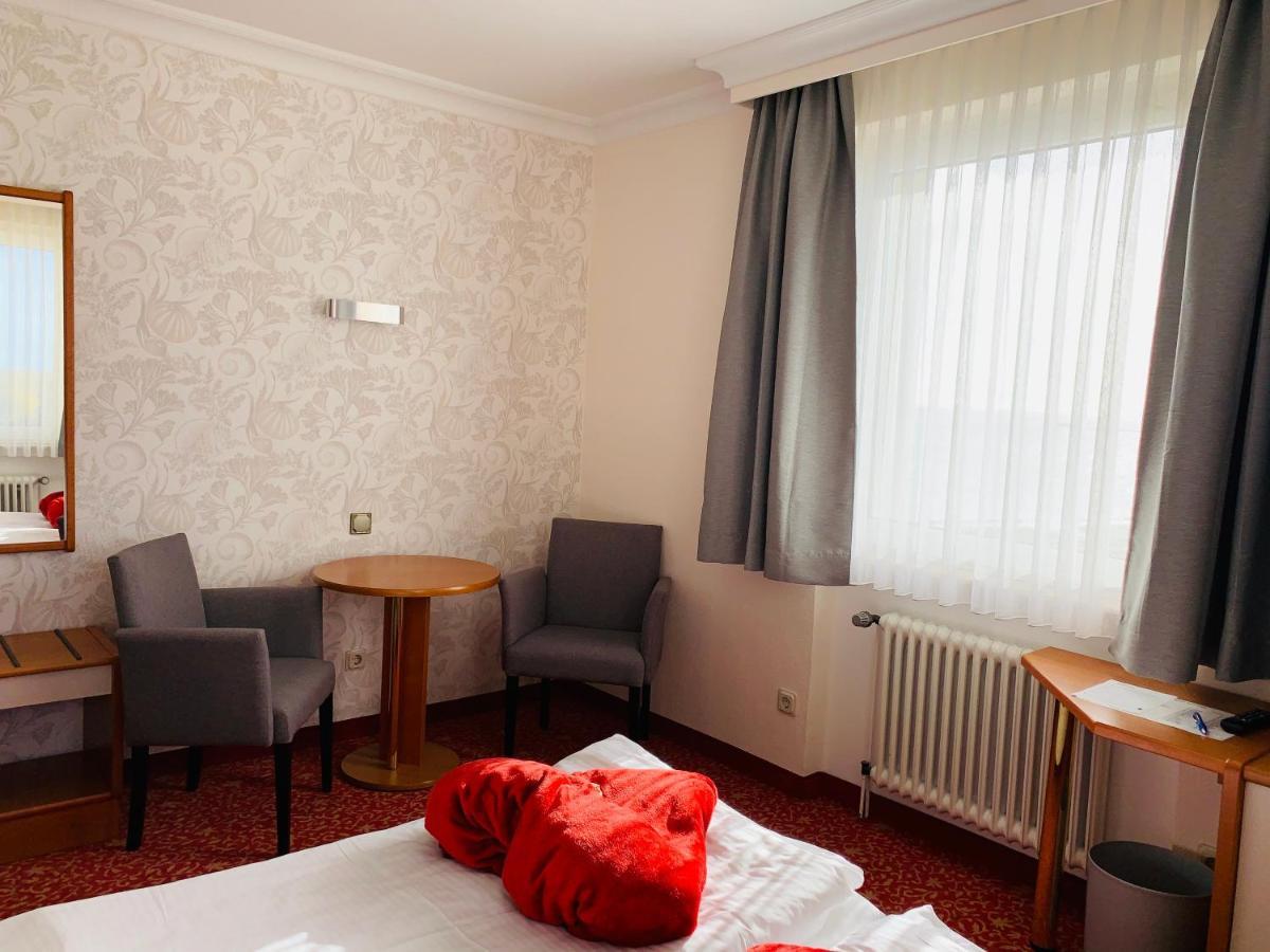 Doppelzimmer mit seitlichem Meerblick