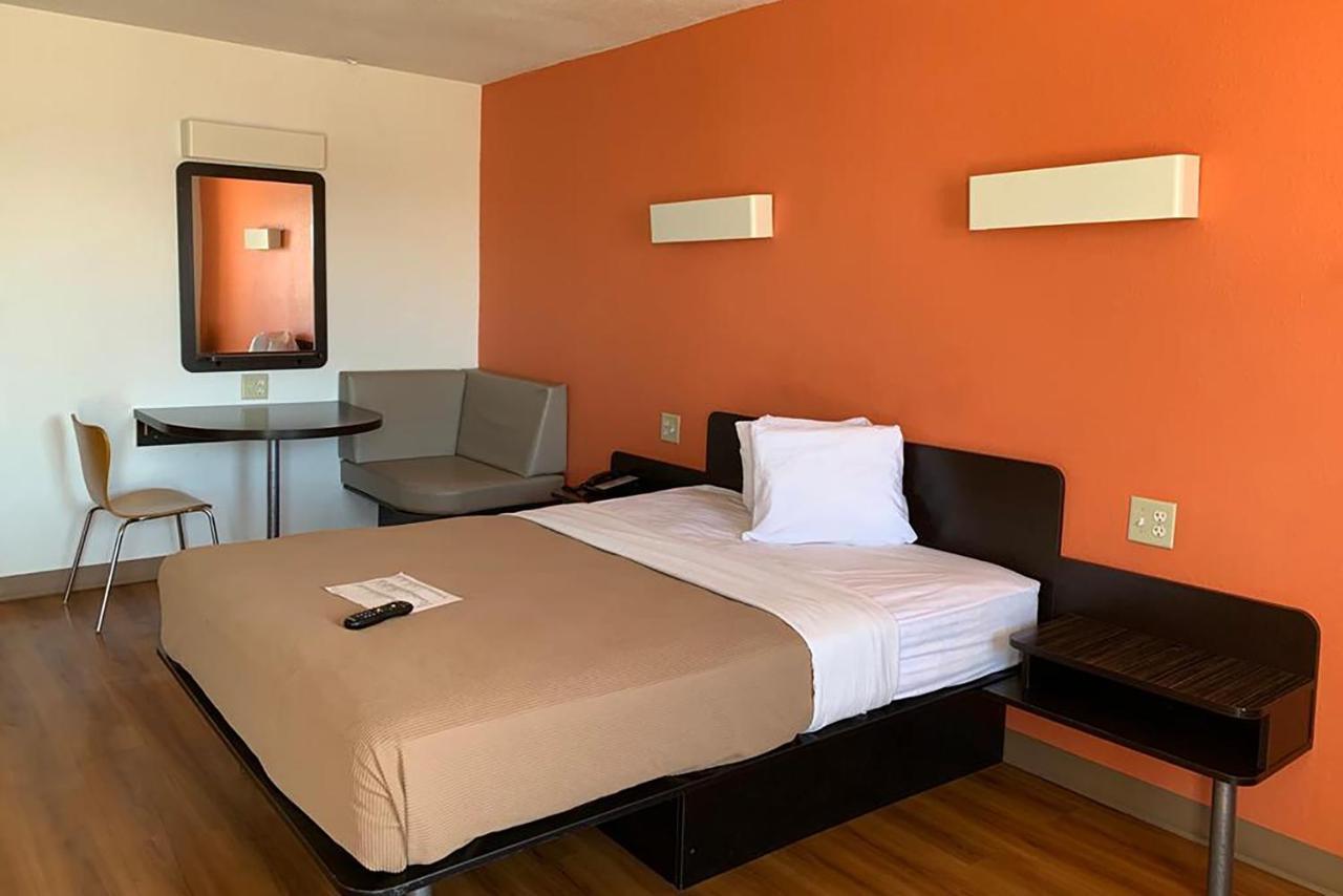 Standard Room with Two Queen Beds