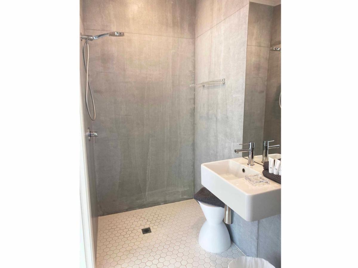 Queen Room Private External Bathroom,989016160:JPEG
