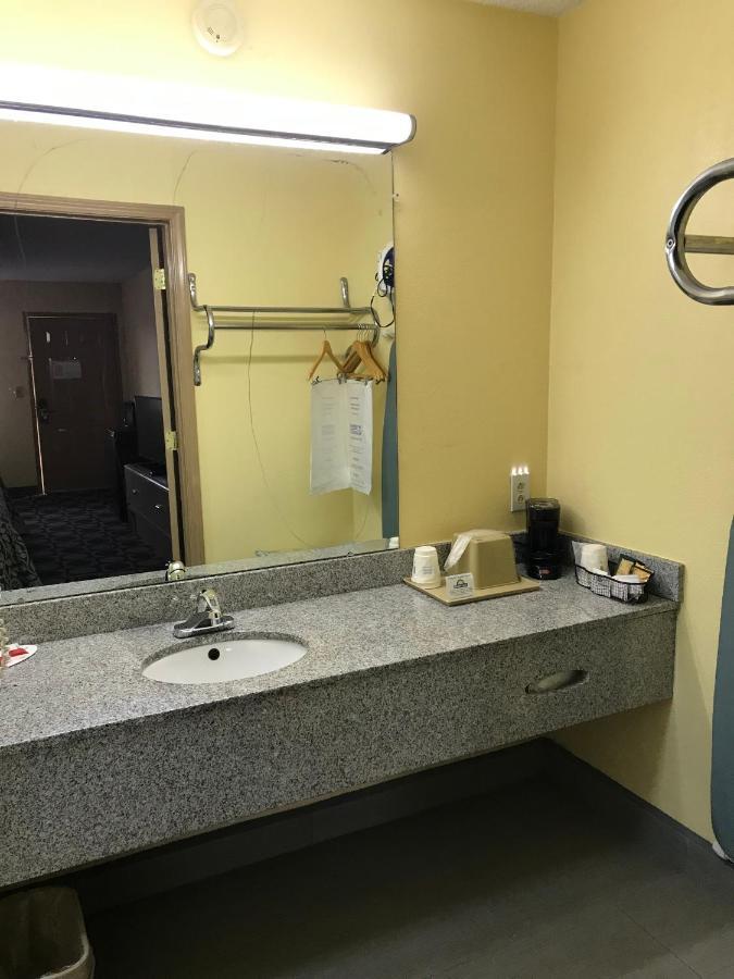 Queen Room with Two Queen Beds - Mobility Access/Non-Smoking