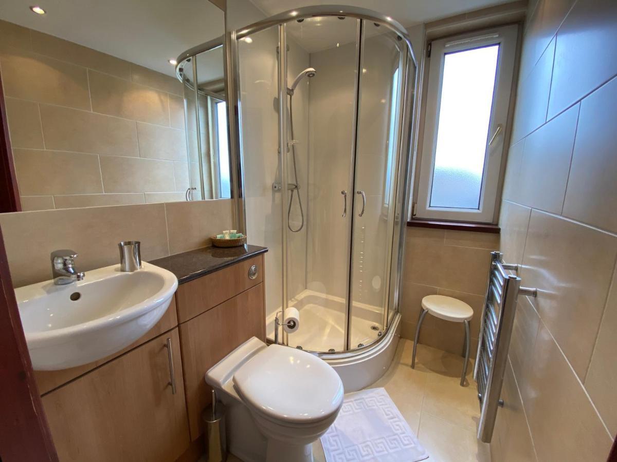 Double or Twin Room Bathroom