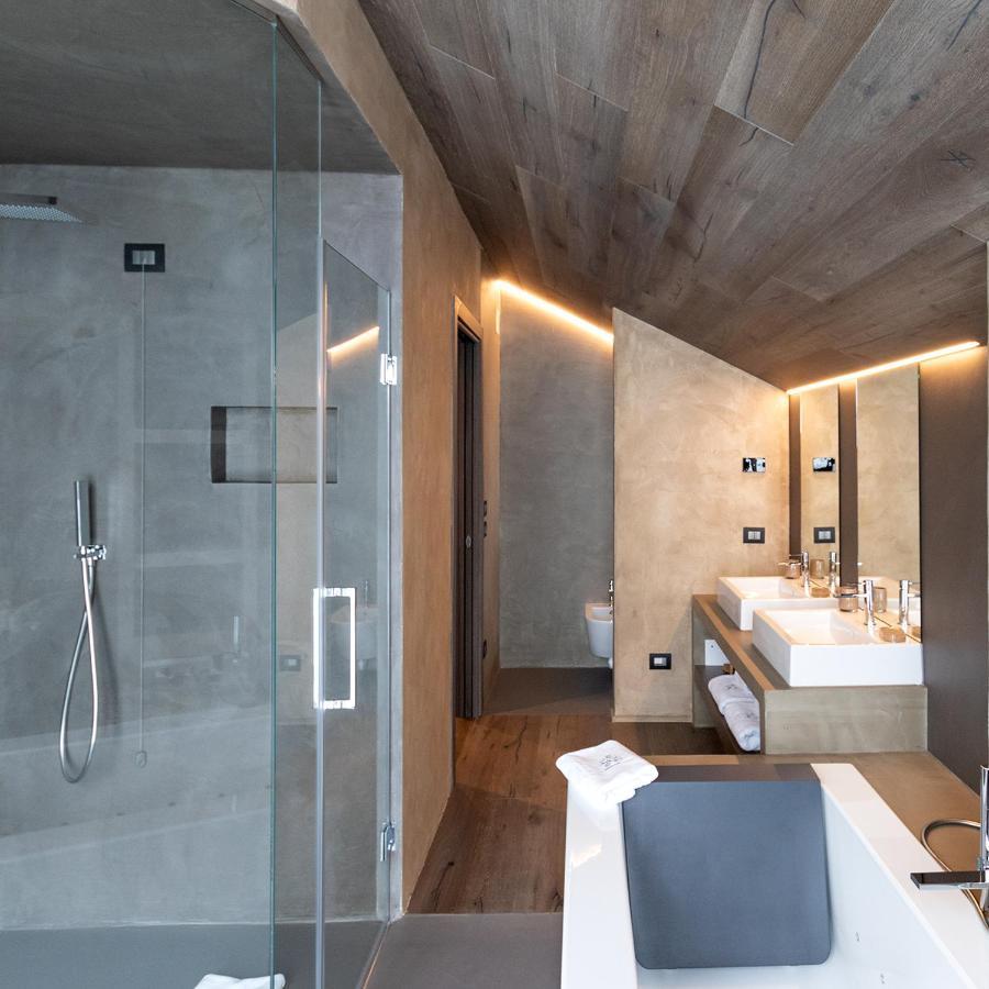 Suite with Spa Bath