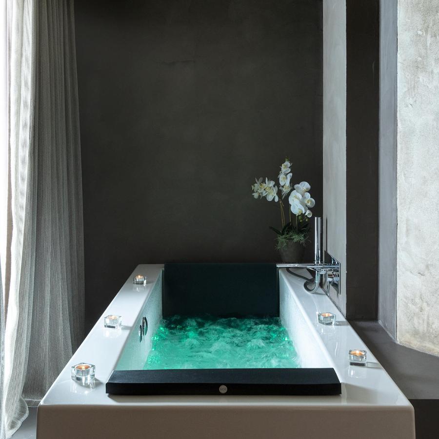 Suite with Hot Tub