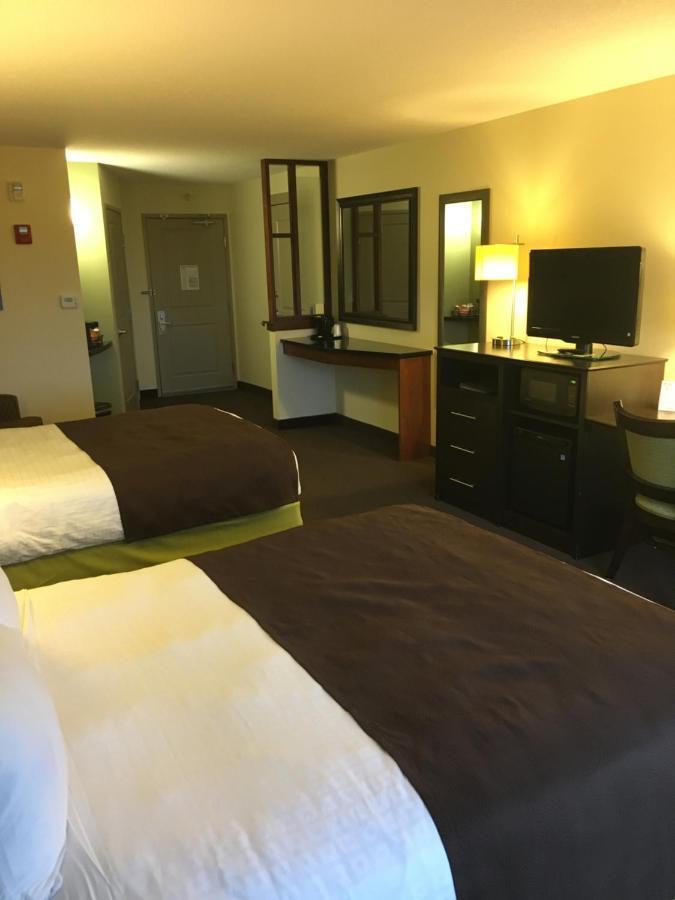 Deluxe Queen Room - Mobility Access/Non-Smoking
