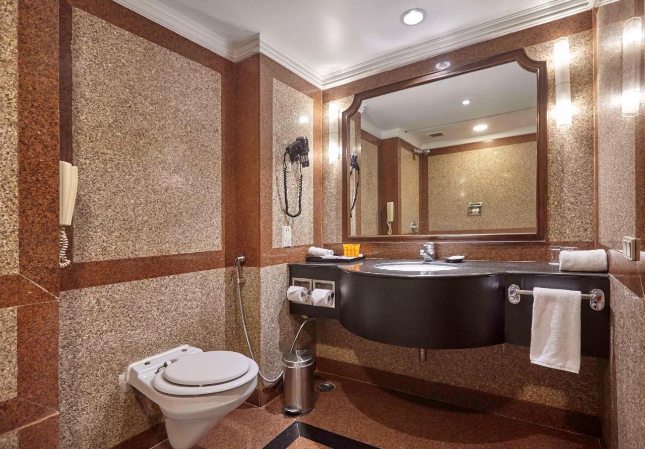 Club Twin Room -  20% discount on Spa & Laundry and one way Airport pick up